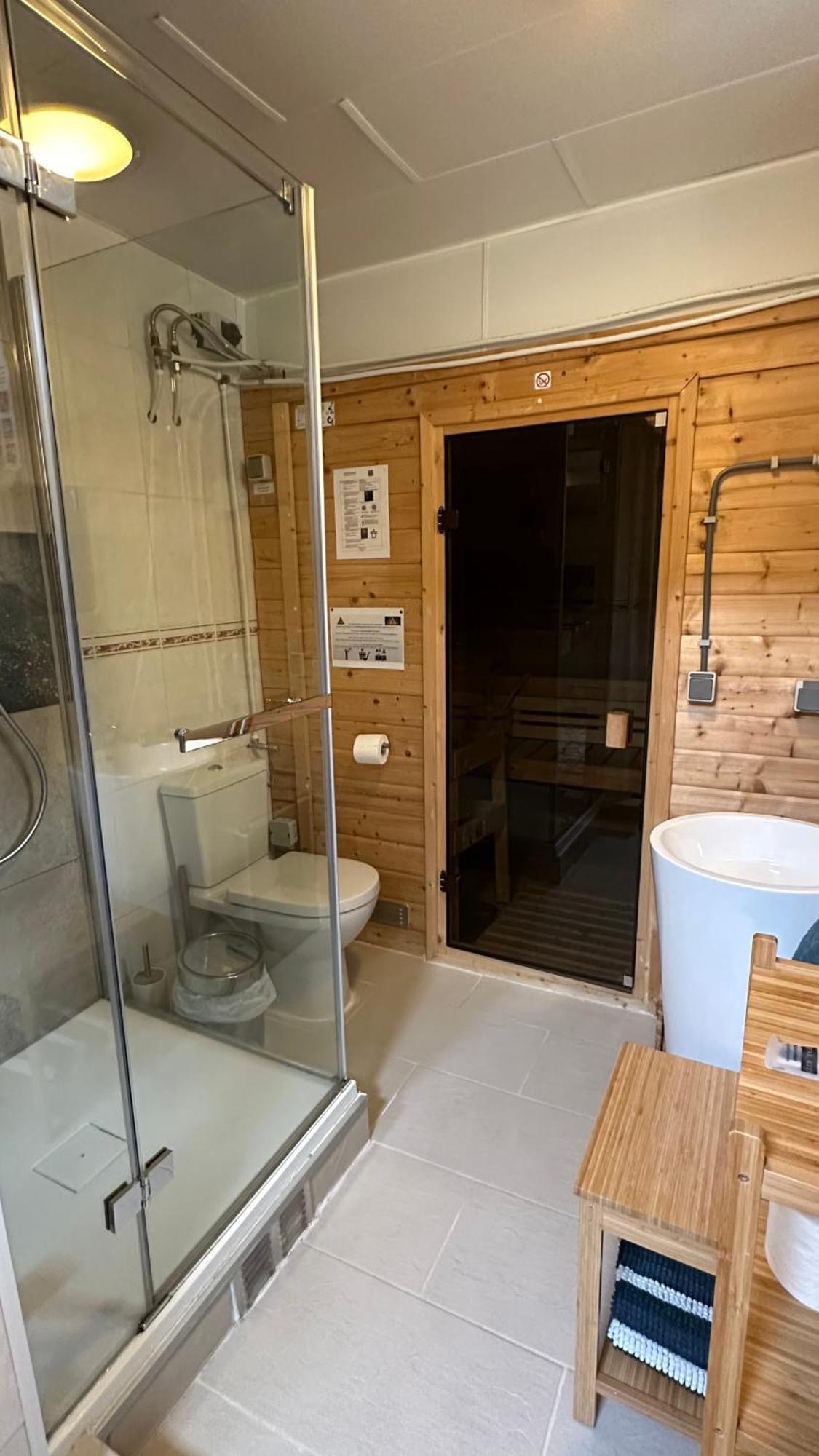 With Sauna Ámsterdam